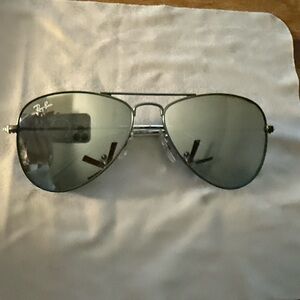 Ray-ban gunmetal mirrored lens Aviator Sunglasses kids never worn